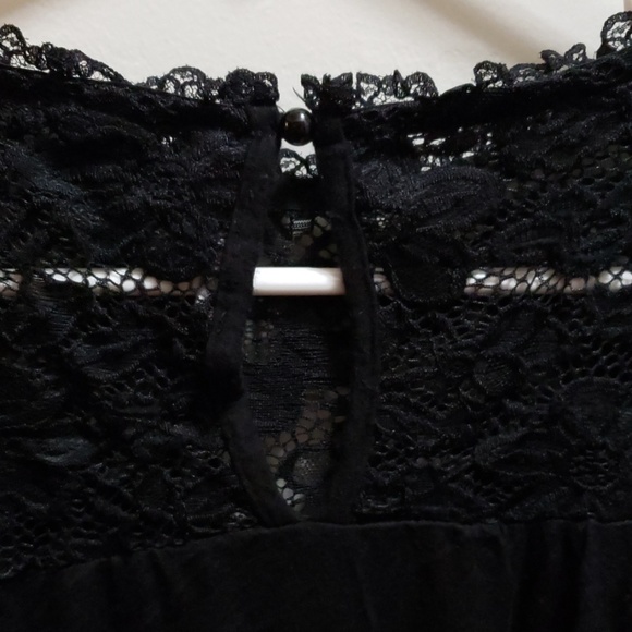 Women's Lace Top - Picture 4 of 4